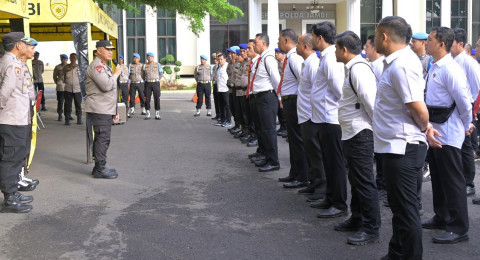 Pastikan Keamanan Personel,Wakapolda Jambi Cek Kelayakan Senpi Milik Anggota,